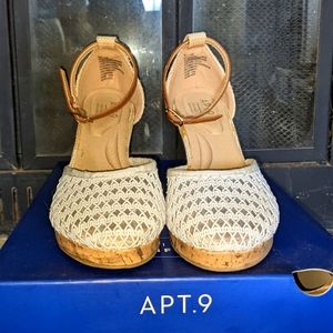 Apt 9, comfort wedge